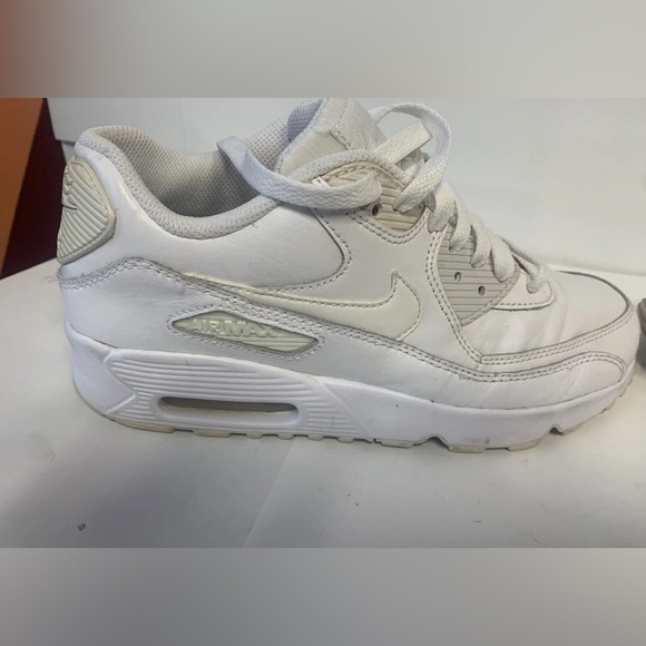 ✨ Nike Air Max 90 White Women 6 / Youth 4.5Y Classic Retro‎ Sneakers 👟 - Picture 4 of 5